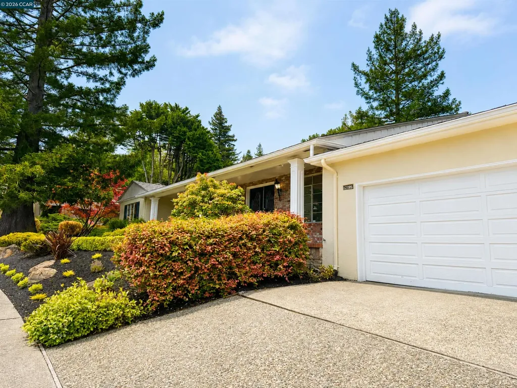12195 Blythen Way Oakland CA 94619
