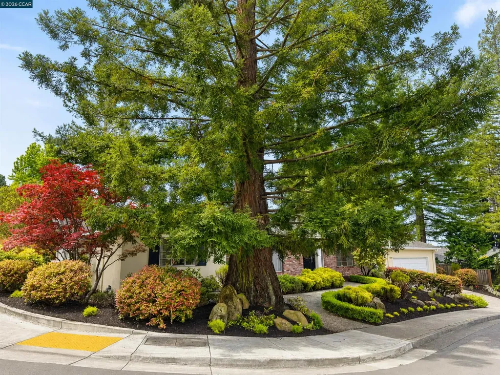 12195 Blythen Way Oakland CA 94619