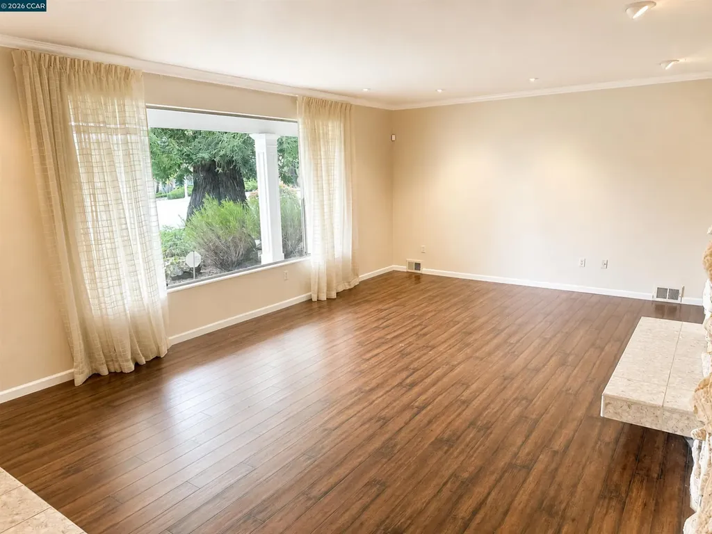 12195 Blythen Way Oakland CA 94619