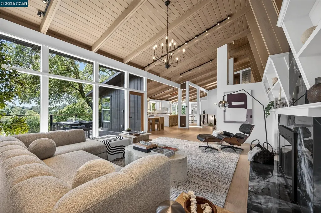 130 La Espiral Orinda CA 94563