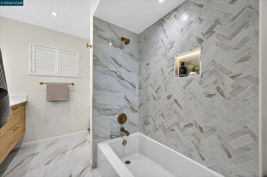 130 La Espiral Orinda CA 94563