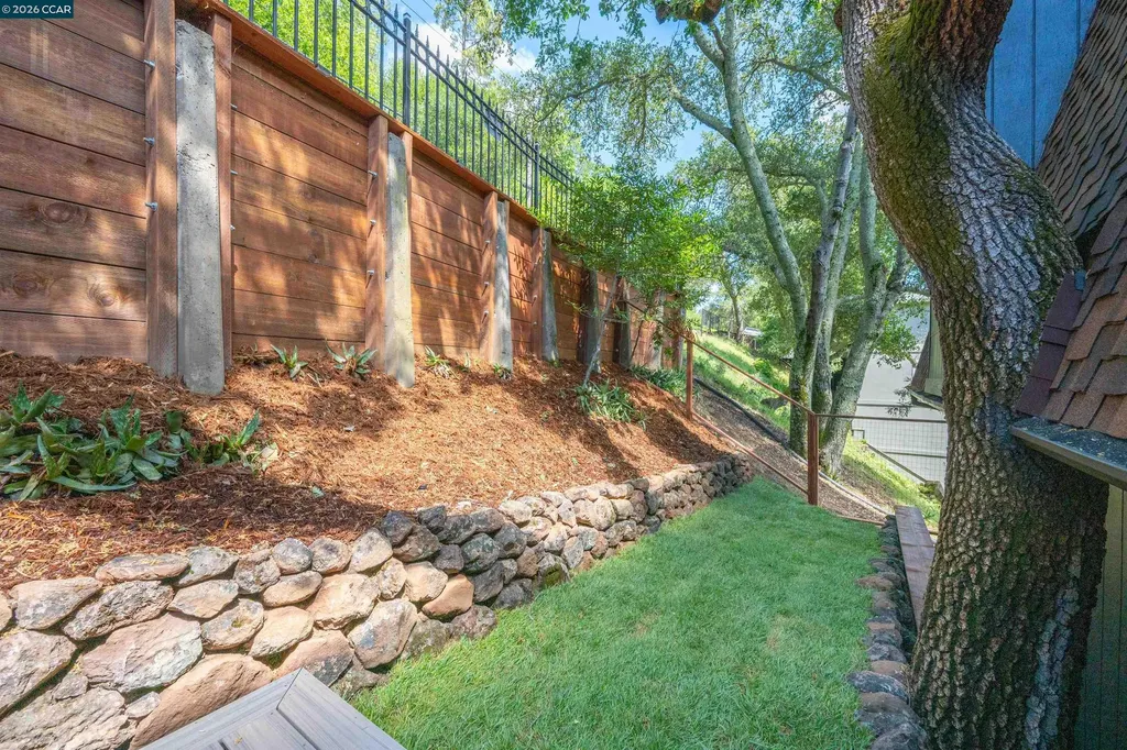 130 La Espiral Orinda CA 94563
