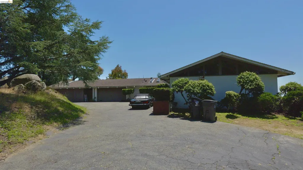 5623 Bacon Oakland CA 94619