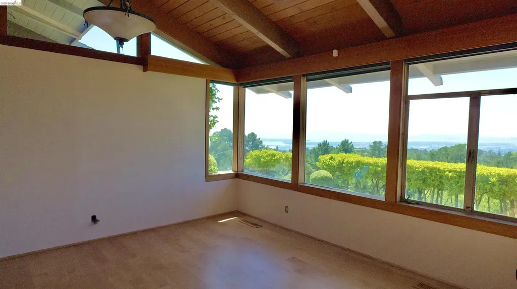5623 Bacon Oakland CA 94619