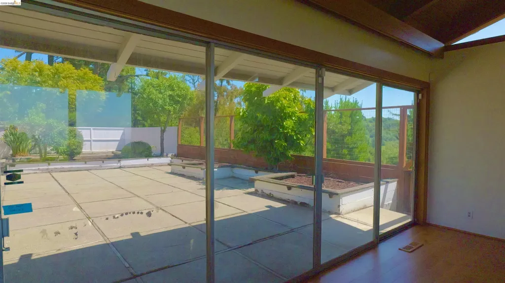 5623 Bacon Oakland CA 94619