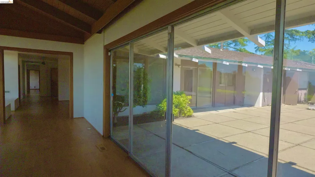 5623 Bacon Oakland CA 94619