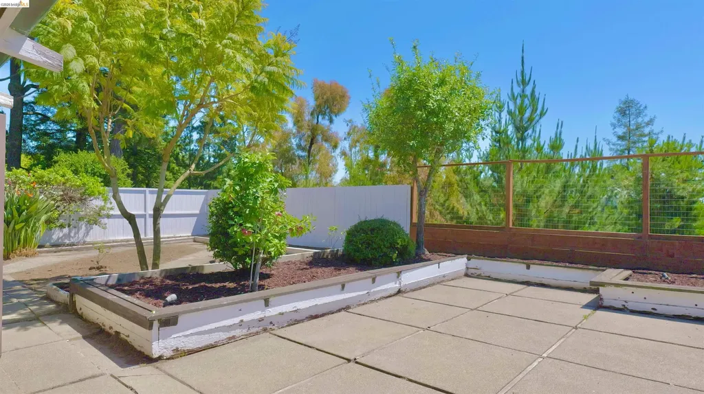 5623 Bacon Oakland CA 94619