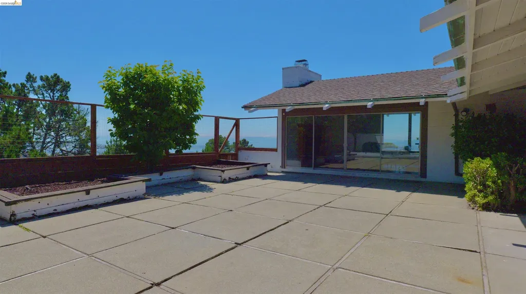 5623 Bacon Oakland CA 94619