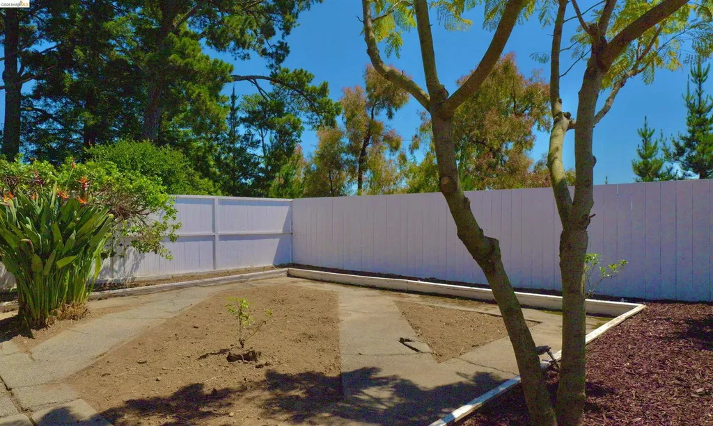 5623 Bacon Oakland CA 94619