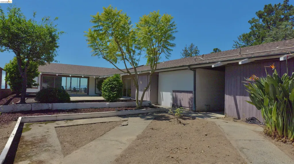 5623 Bacon Oakland CA 94619