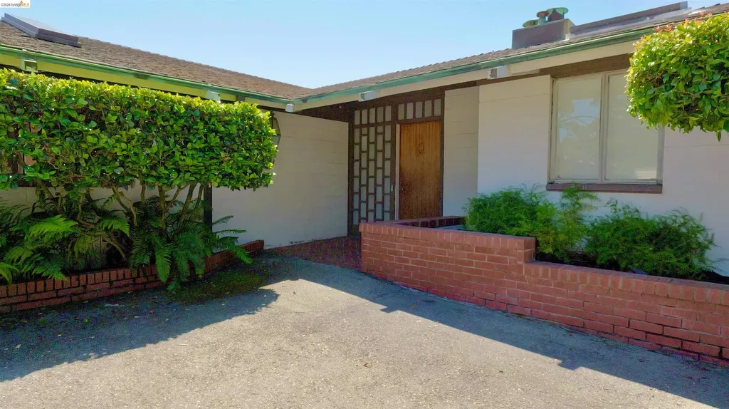 5623 Bacon Oakland CA 94619
