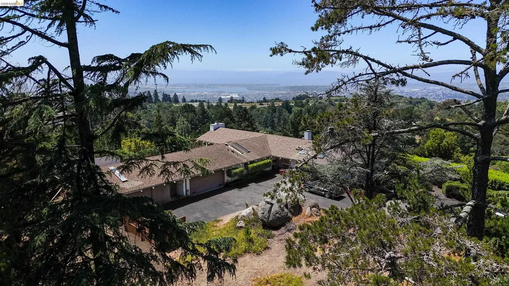 5623 Bacon Oakland CA 94619