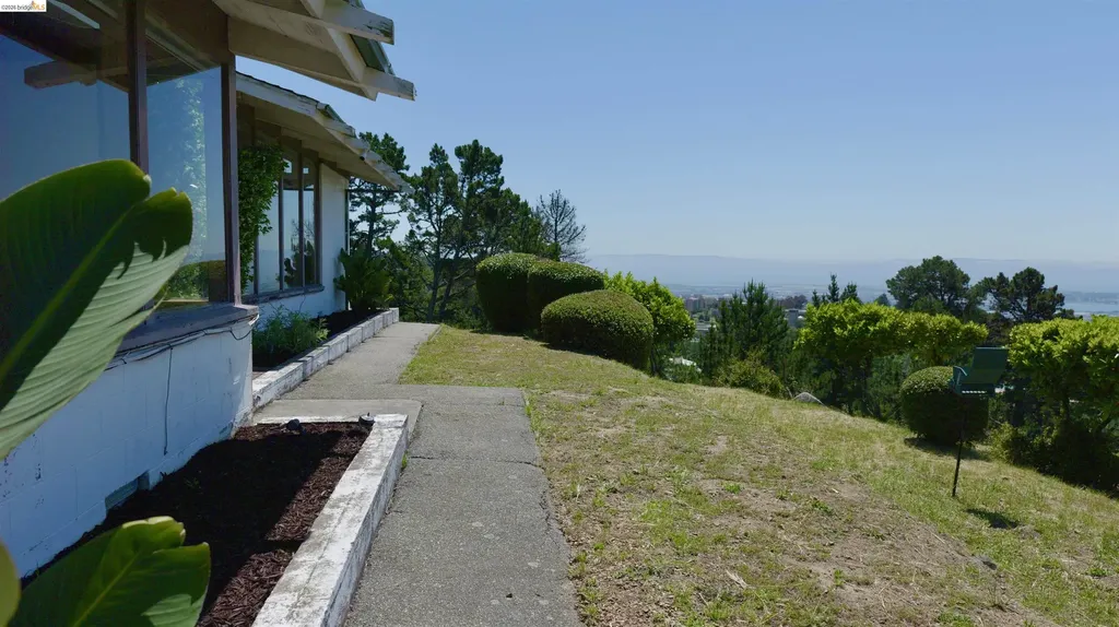 5623 Bacon Oakland CA 94619