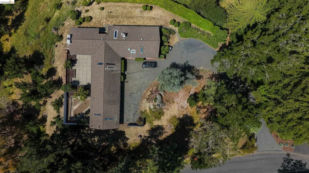 5623 Bacon Oakland CA 94619