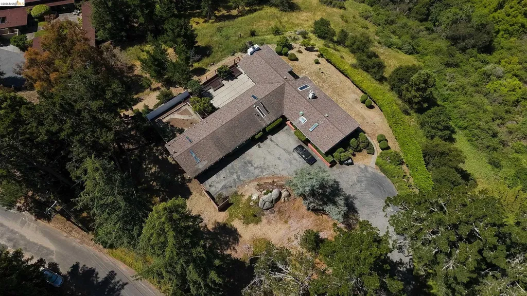 5623 Bacon Oakland CA 94619