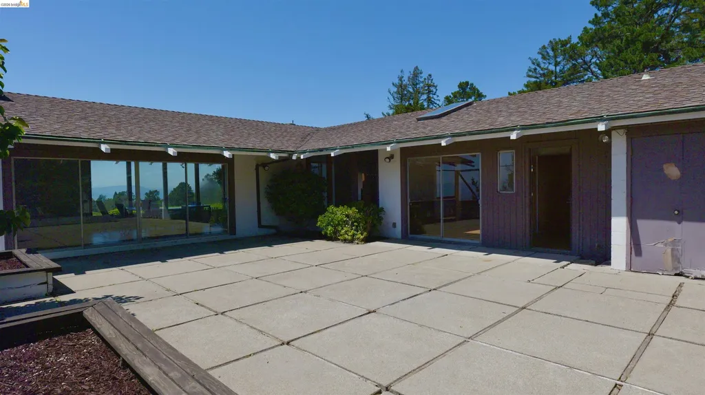 5623 Bacon Oakland CA 94619