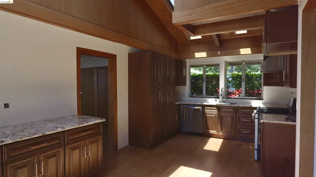 5623 Bacon Oakland CA 94619