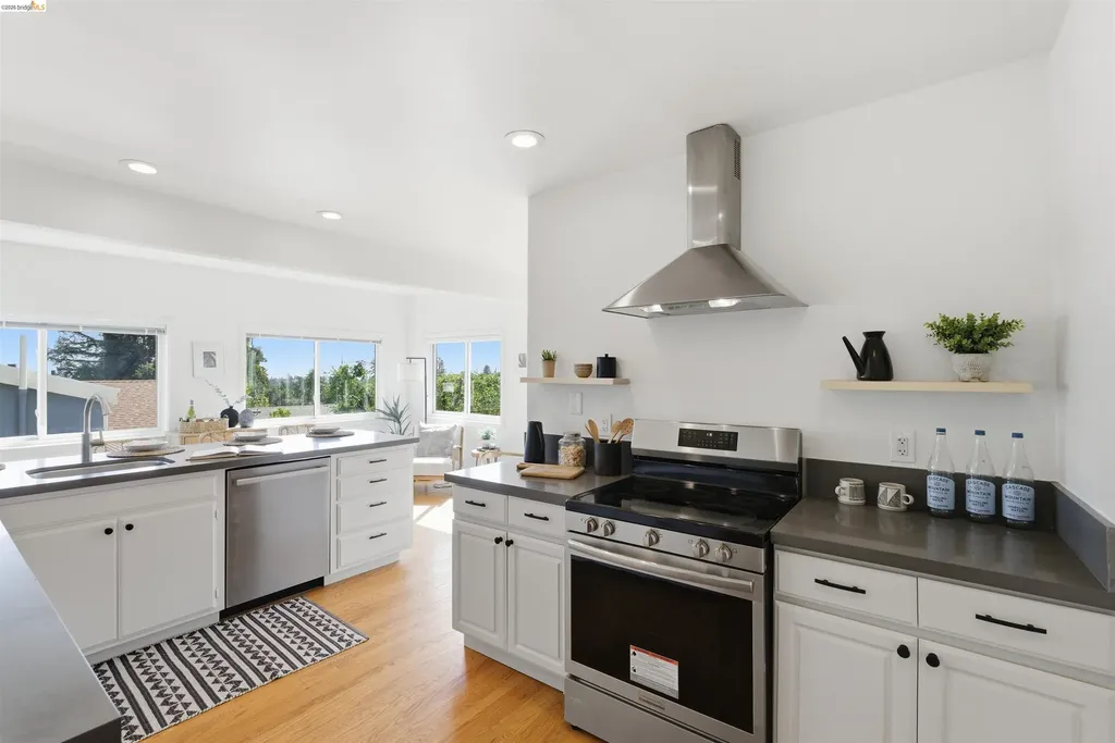 4021 Waterhouse Oakland CA 94602