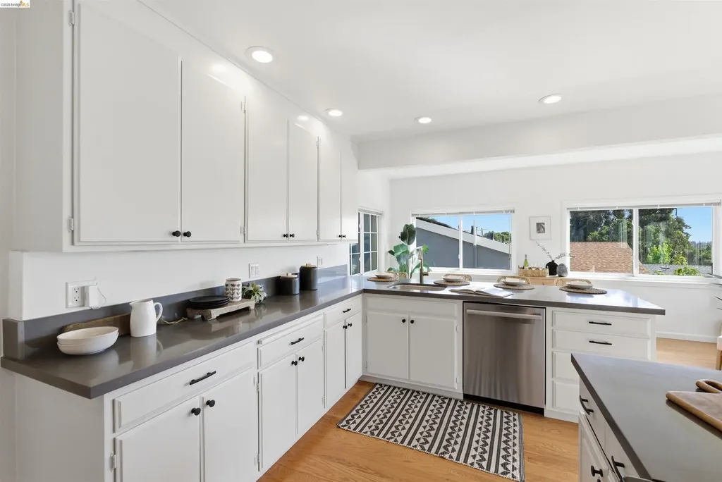 4021 Waterhouse Oakland CA 94602