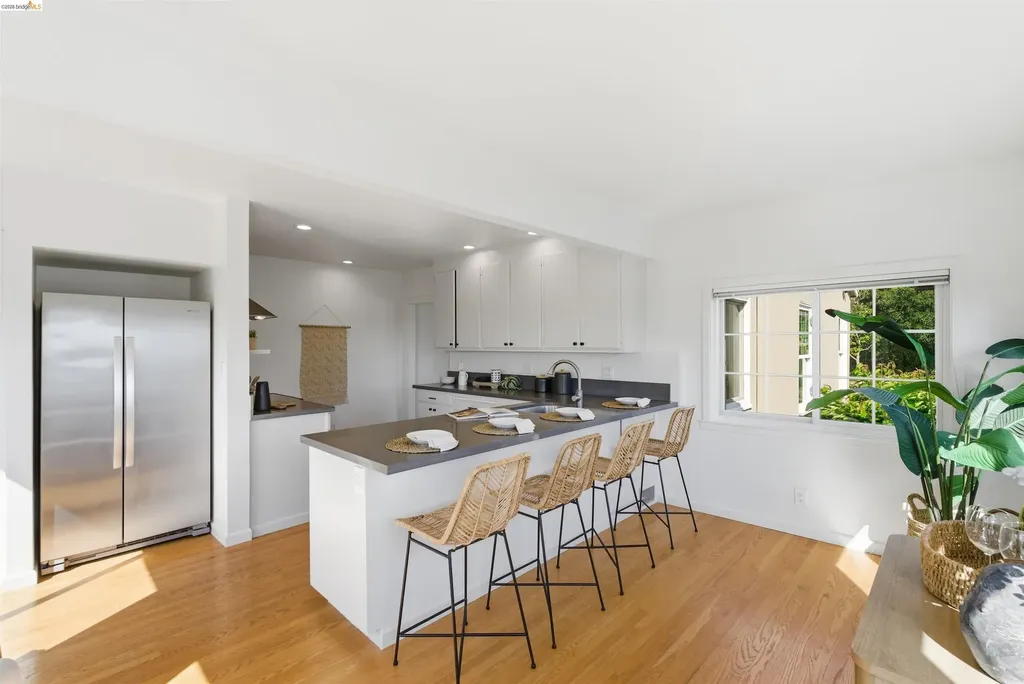 4021 Waterhouse Oakland CA 94602