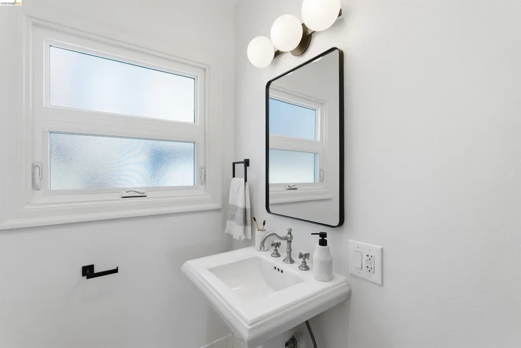 4021 Waterhouse Oakland CA 94602
