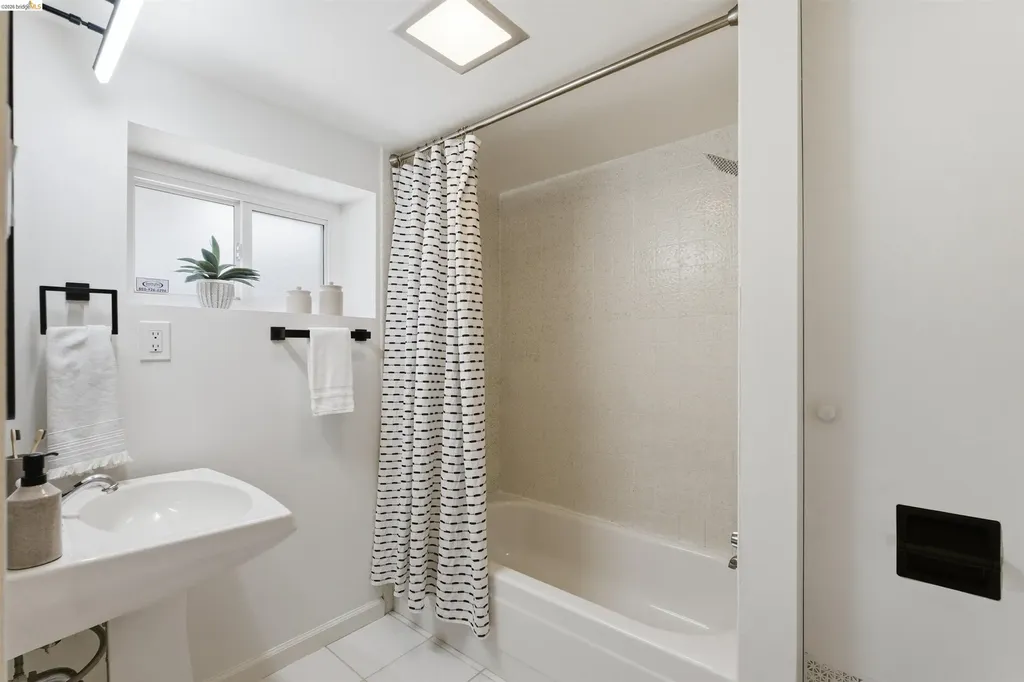 4021 Waterhouse Oakland CA 94602