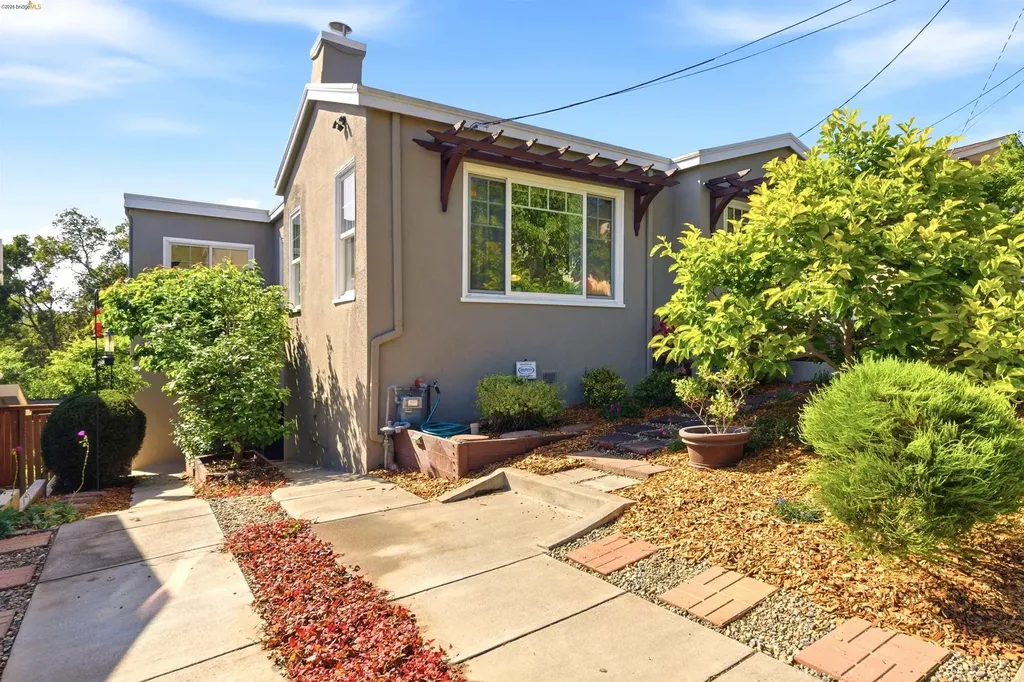 4021 Waterhouse Oakland CA 94602