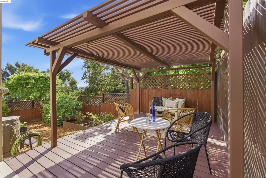 4021 Waterhouse Oakland CA 94602
