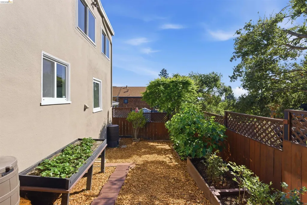 4021 Waterhouse Oakland CA 94602