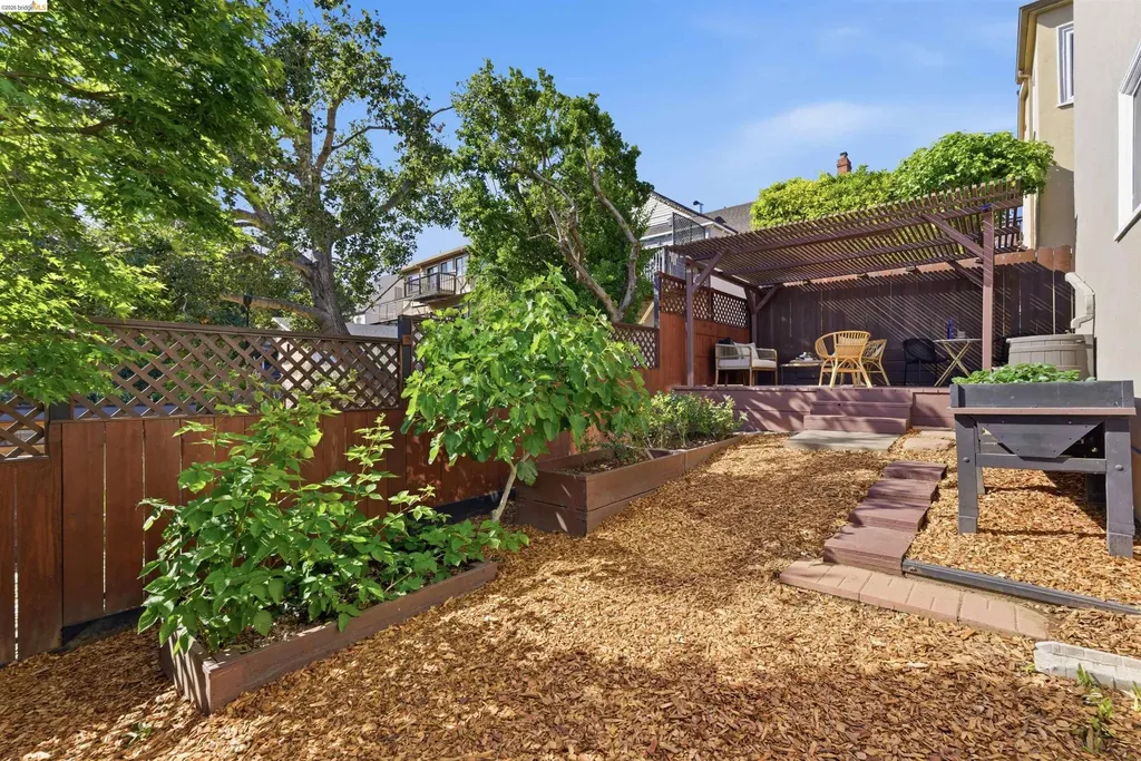 4021 Waterhouse Oakland CA 94602