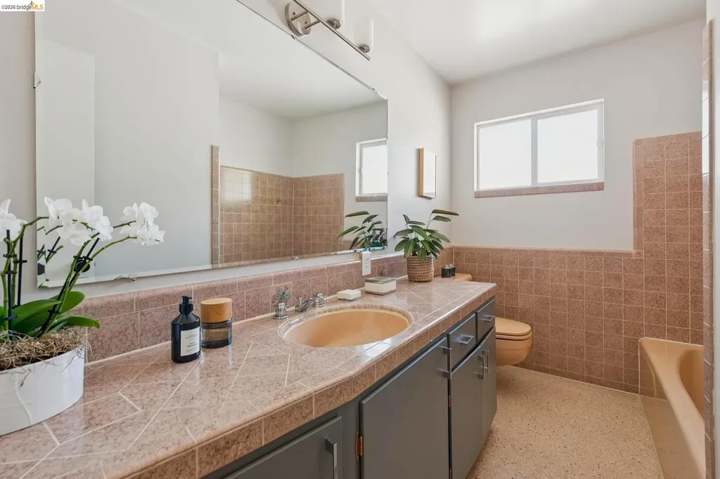 1901 Melvin Road Oakland CA 94602