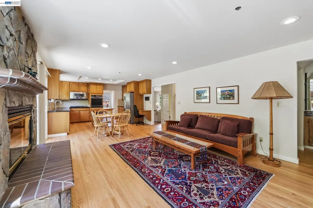 26 Oak Road Orinda CA 94563