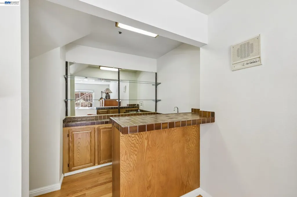 26 Oak Road Orinda CA 94563