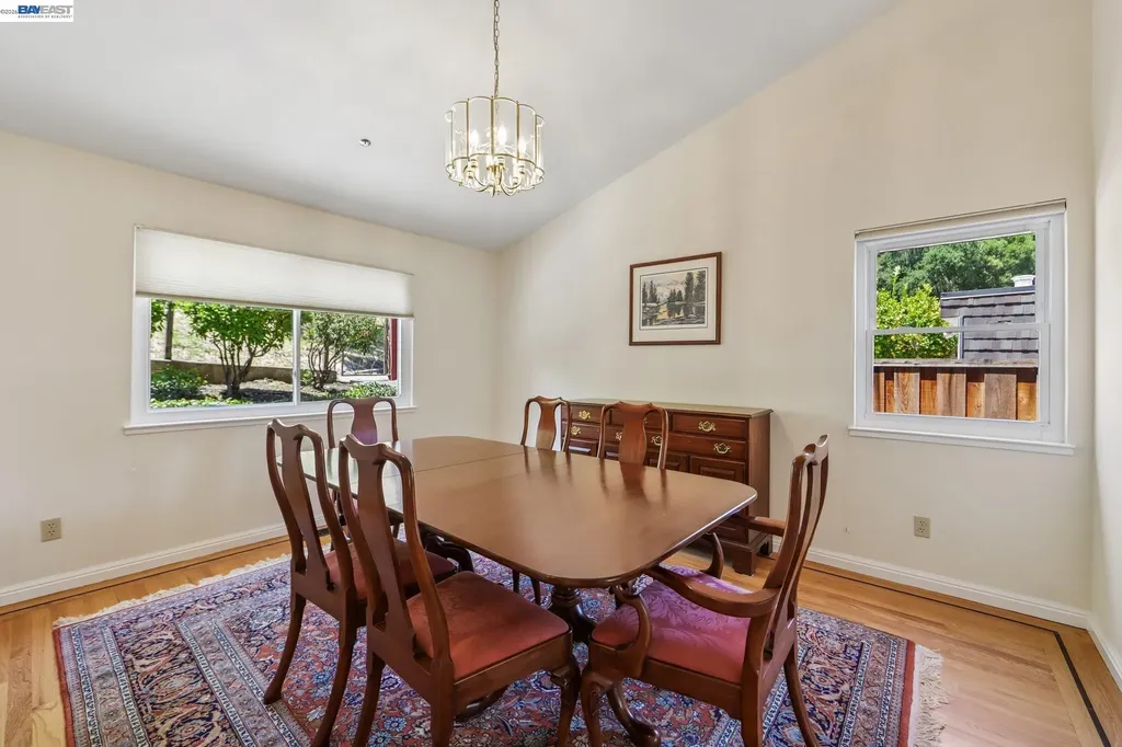 26 Oak Road Orinda CA 94563