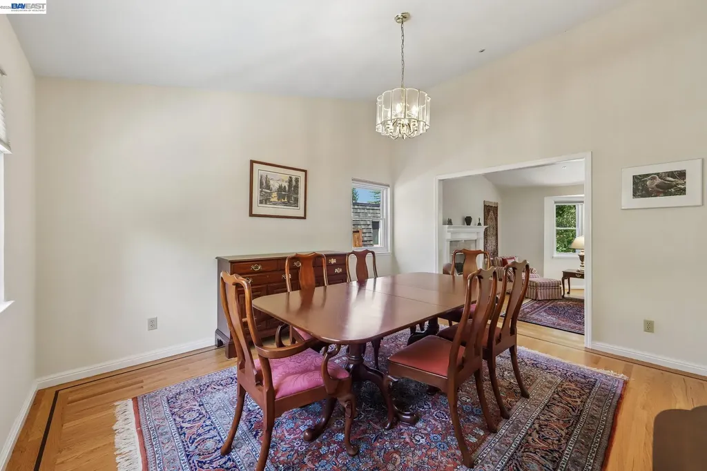 26 Oak Road Orinda CA 94563