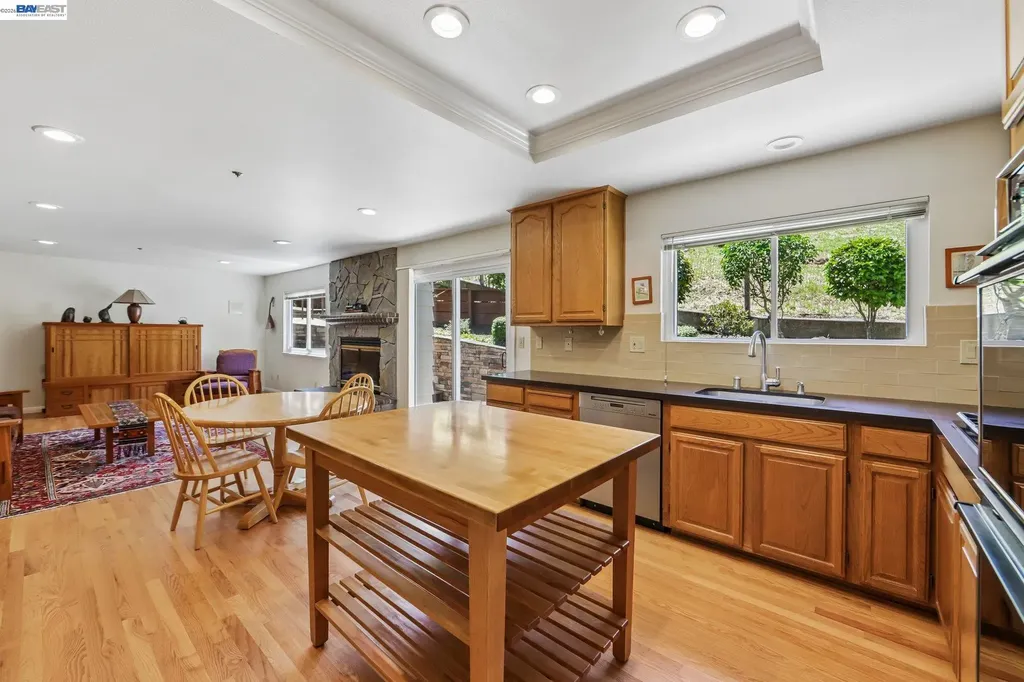 26 Oak Road Orinda CA 94563