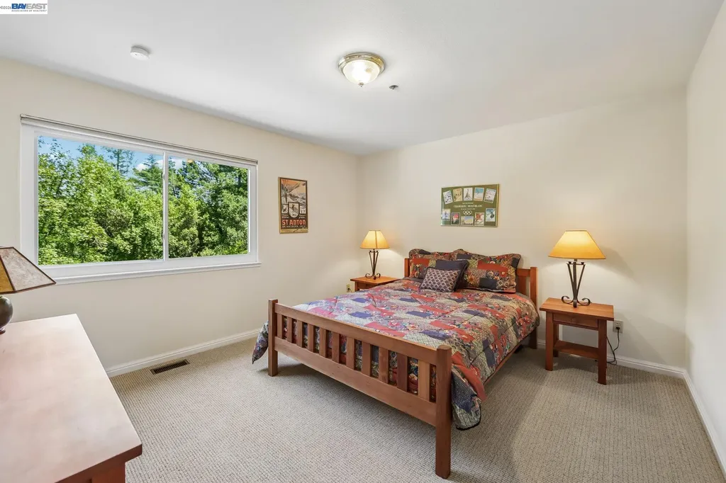 26 Oak Road Orinda CA 94563