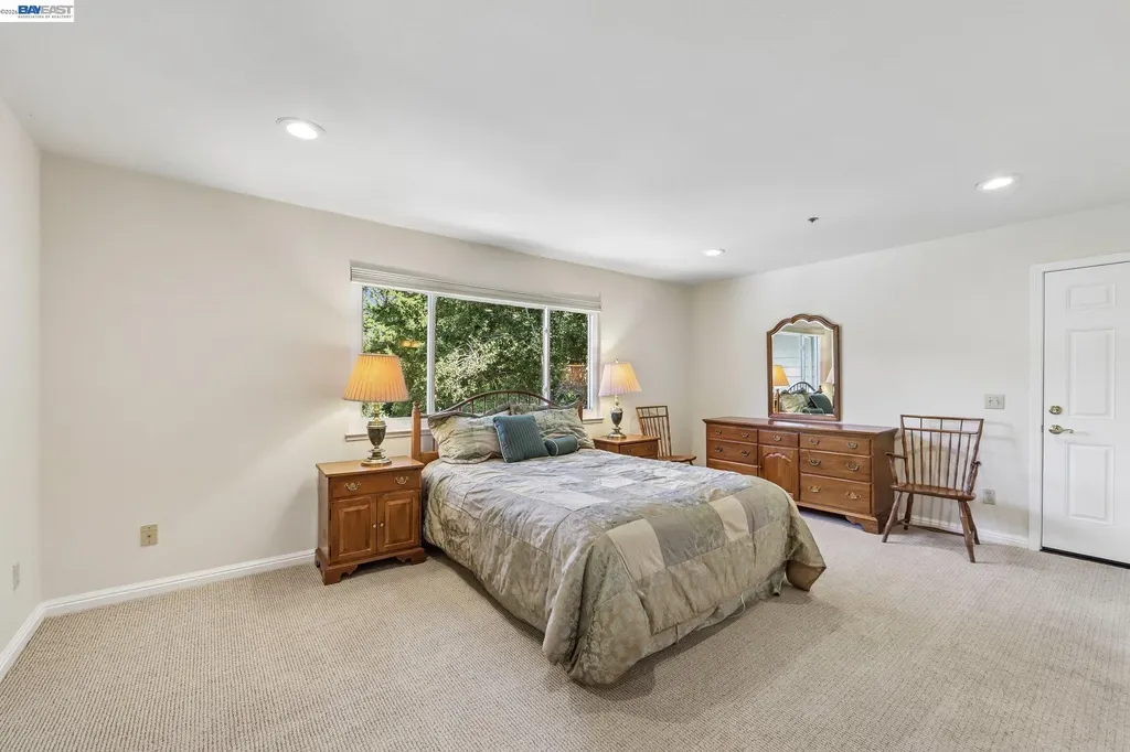 26 Oak Road Orinda CA 94563