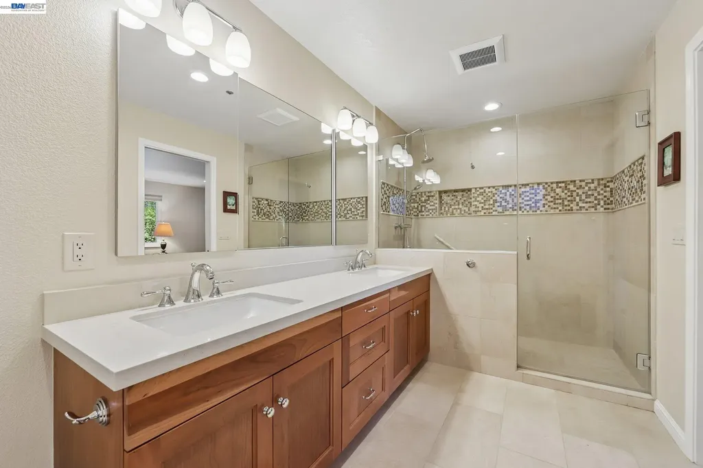 26 Oak Road Orinda CA 94563