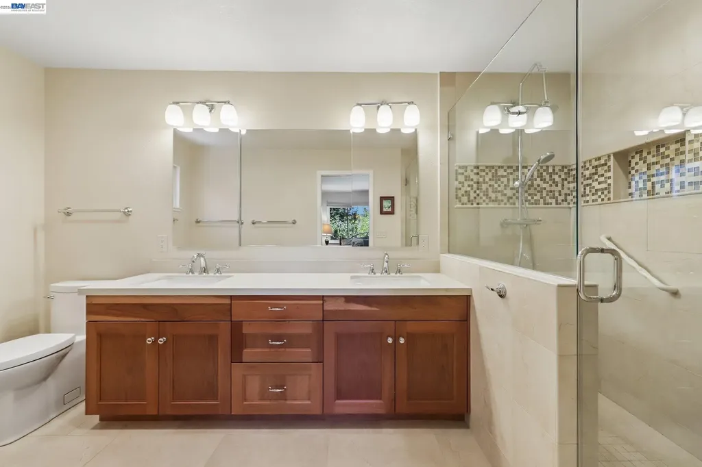 26 Oak Road Orinda CA 94563