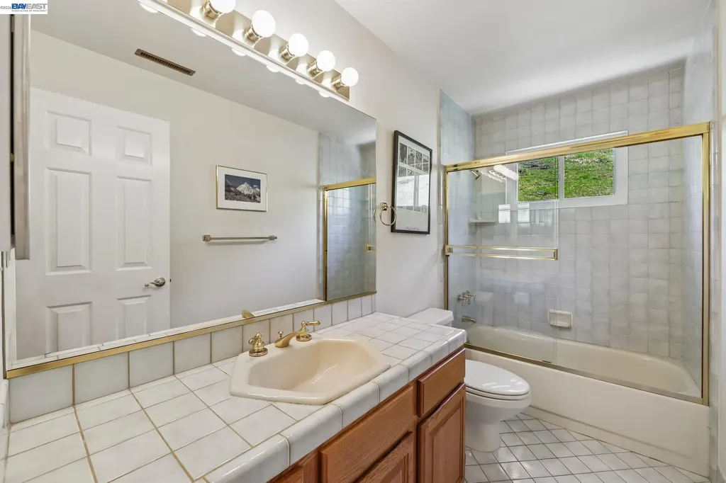 26 Oak Road Orinda CA 94563