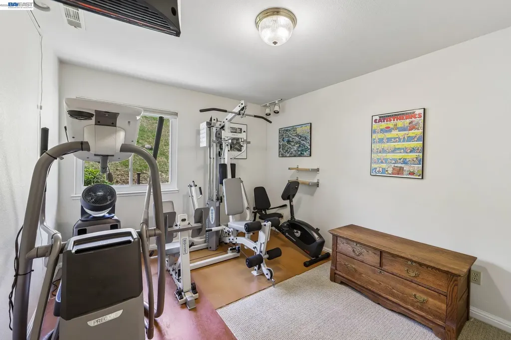 26 Oak Road Orinda CA 94563