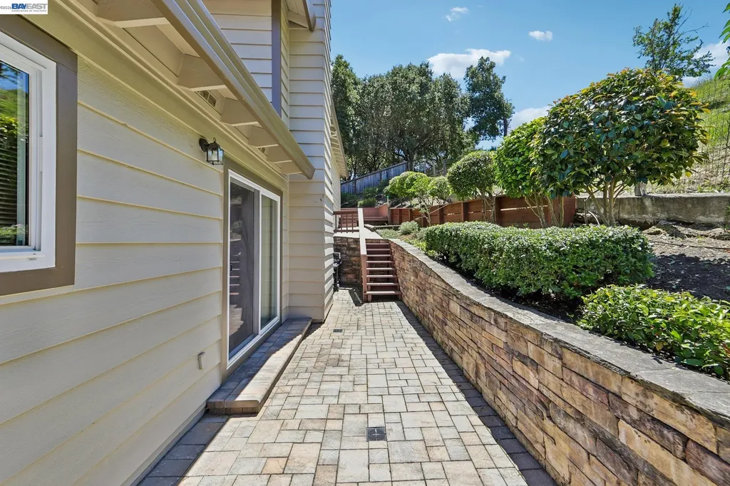 26 Oak Road Orinda CA 94563