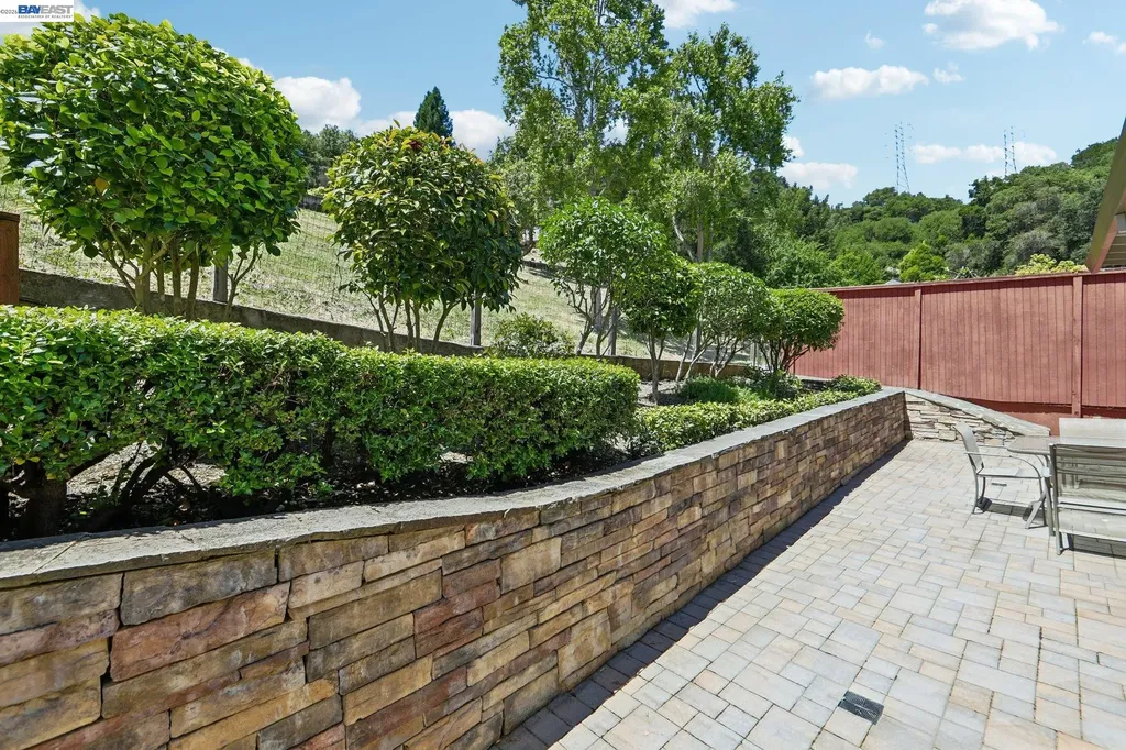 26 Oak Road Orinda CA 94563