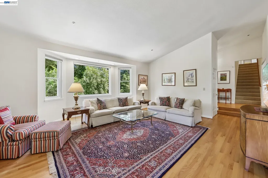 26 Oak Road Orinda CA 94563