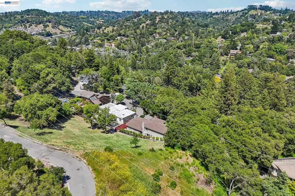 26 Oak Road Orinda CA 94563