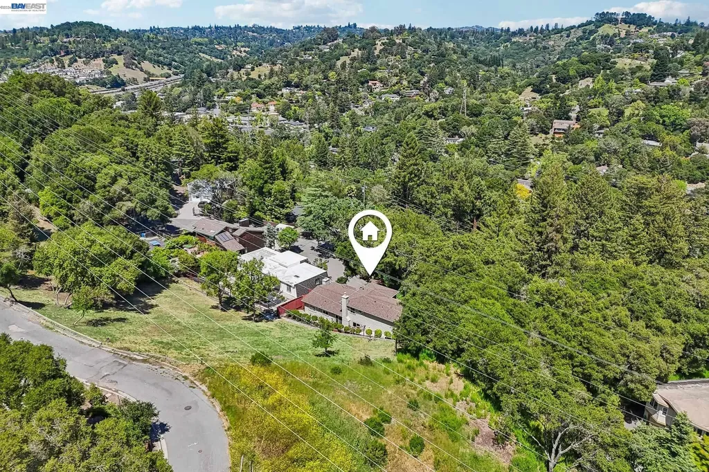 26 Oak Road Orinda CA 94563