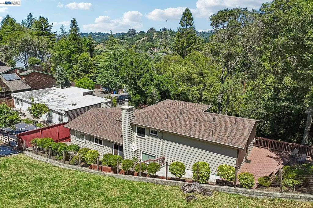 26 Oak Road Orinda CA 94563