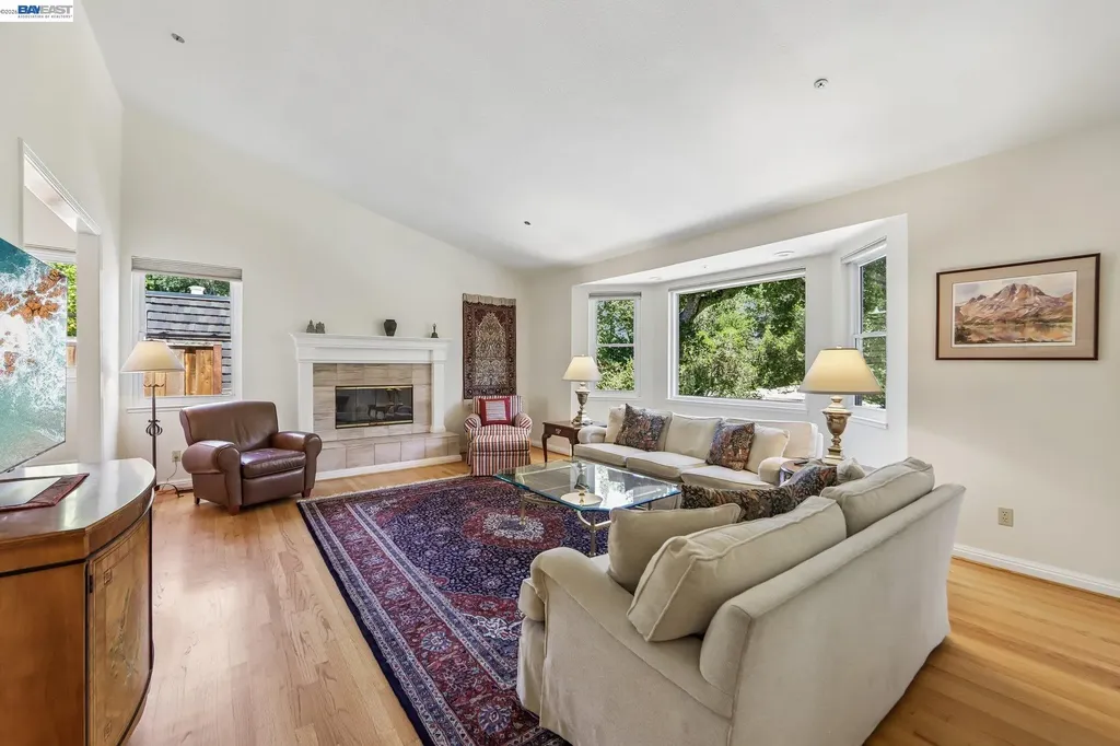 26 Oak Road Orinda CA 94563