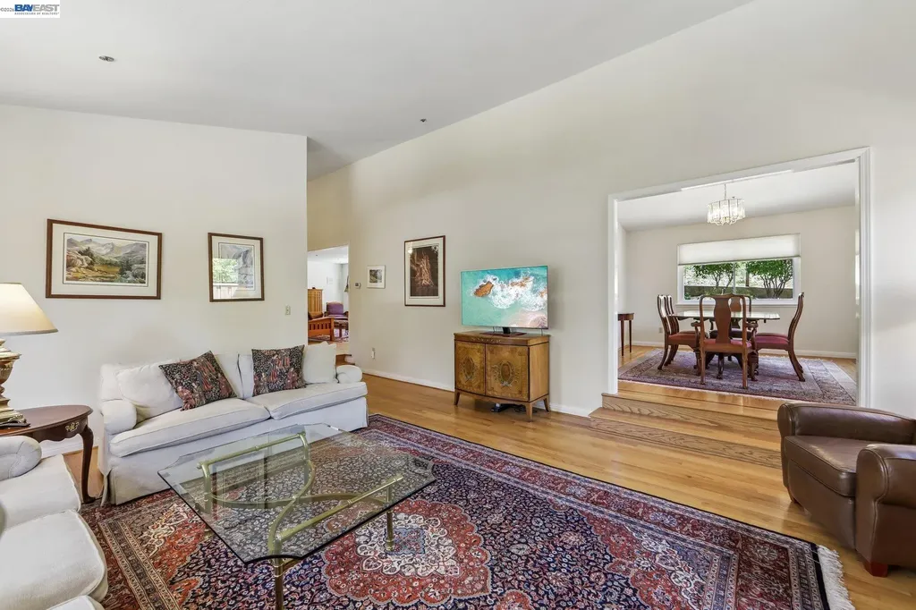26 Oak Road Orinda CA 94563